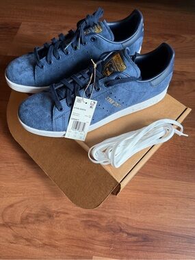 adidas Stan Smith Suede Sneakers in Navy and Gold NWT New in Box